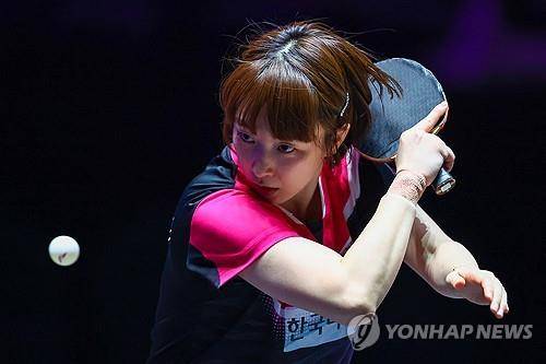 커트 수비하는 한국마사회의 서효원 [연합뉴스 자료 사진]