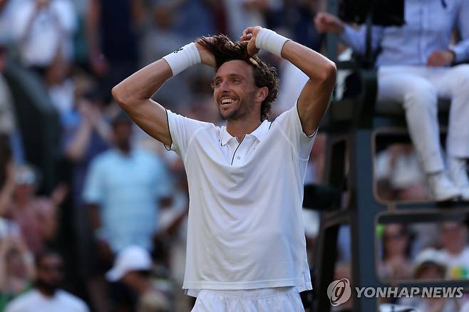 츠베레프 물리친 린더크네시 [EPA=연합뉴스]
