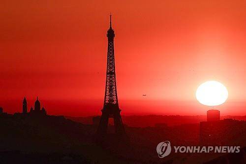 1일 파리 폭염속 에펠탑 [AFP=연합뉴스 자료사진]
