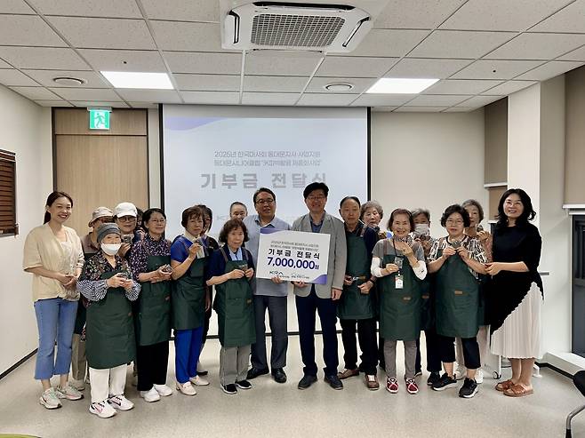 한국마사회 커피박 창작소 기부금 전달식  [동대문구 제공. 재판매 및 DB 금지]