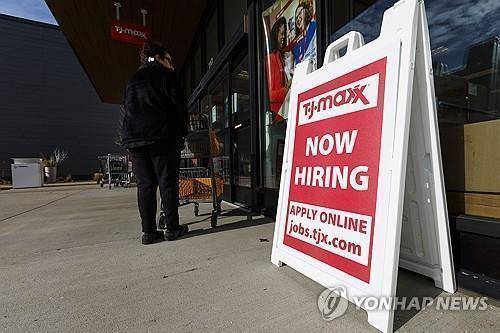 미 매사추세츠주 소매 체인의 구인 간판 [EPA 연합뉴스 자료사진. 재판매 및 DB 금지]
