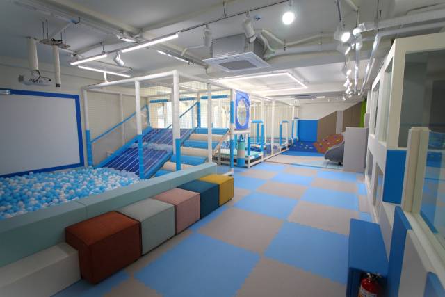 남해 ‘덕신야영장’ 실내놀이터.