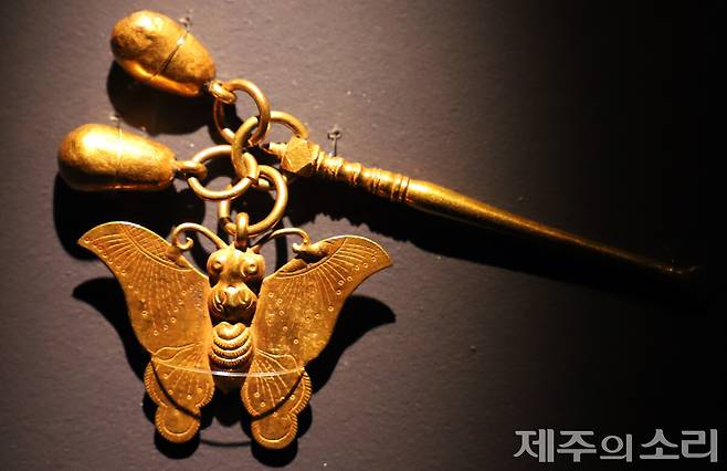국립중앙박물관이 소장 중인 우리나라에서 가장 오래된 나비 장식으로 추정되는 금으로 만든 고려시대 '나비 장식 귀이개'. 석주명 특별전을 맞아 오는 4일부터 국립제주박물관에서도 만나볼 수 있다. ⓒ제주의소리