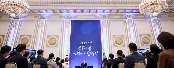 이재명 대통령이 3일 청와대 영빈관에서 ‘대통령의 30일, 언론이 묻고 국민에게 답하다’ 기자회견을 하고 있다.(사진=연합뉴스)