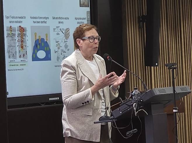 노라 디시스 JAMA 편집장은 항암백신 상용화 가능성이 크게 높아졌다고 소개했다. [사진=김다정 기자]