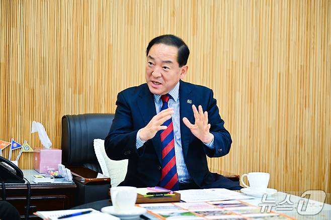 이병선 강원 속초시장이 뉴스1과 민선 8기 3주년 기념 인터뷰를 하고 있다.(속초시 제공, 재판매 및 DB 금지)