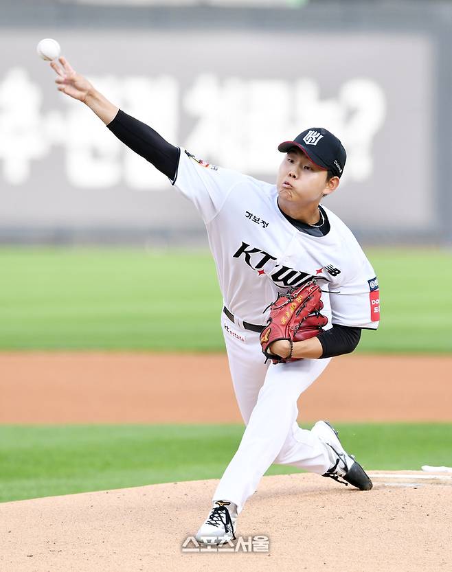 KT 소형준이 역투를 펼치고 있다. 수원 | 박진업 기자 upandup@sportsseoul.com