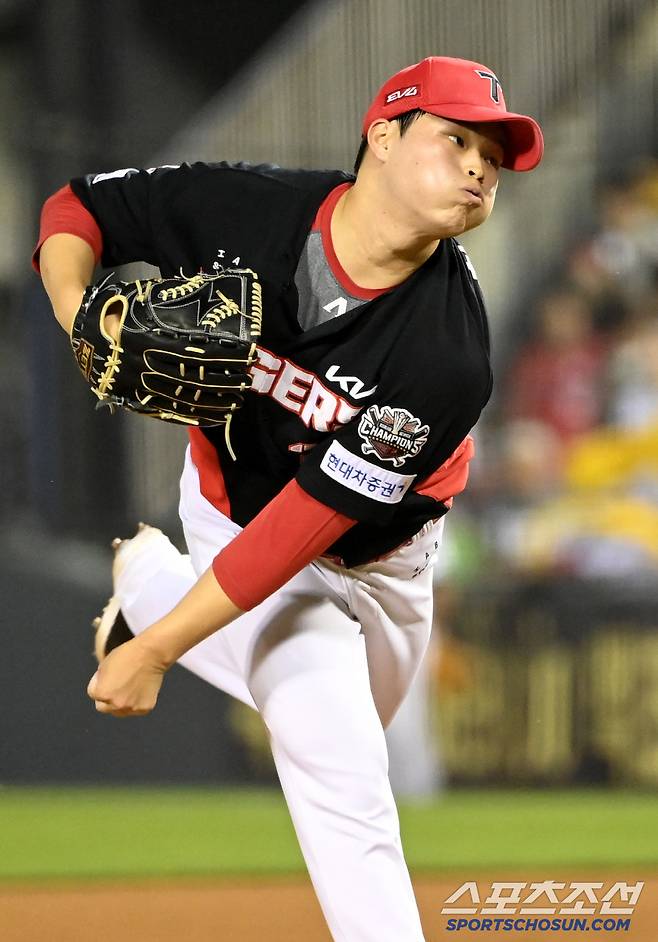 27일 잠실야구장에서 열린 KIA와 LG의 경기, KIA 최지민이 역투하고 있다. 잠실=허상욱 기자wook@sportschosun.com/2025.06.27/