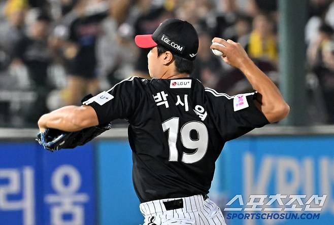 2일 부산 사직구장에서 열린 롯데 자이언츠와 LG 트윈스의 경기. LG 박시원이 역투하고 있다. 부산=박재만 기자 pjm@sportschosun.com/2025.07.02/