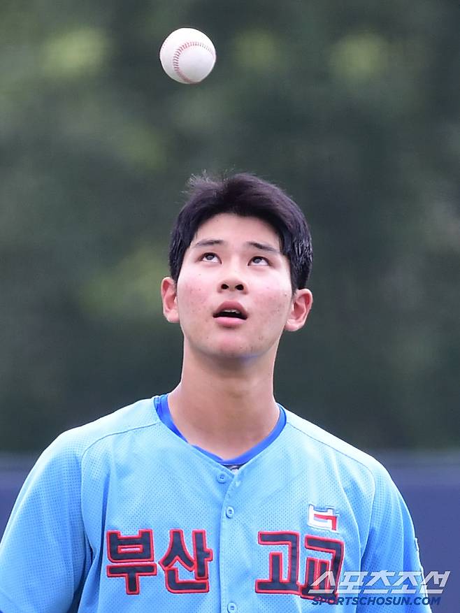 2학년 맞아? 9회 여유있게 투구를 이어가는 하현승.