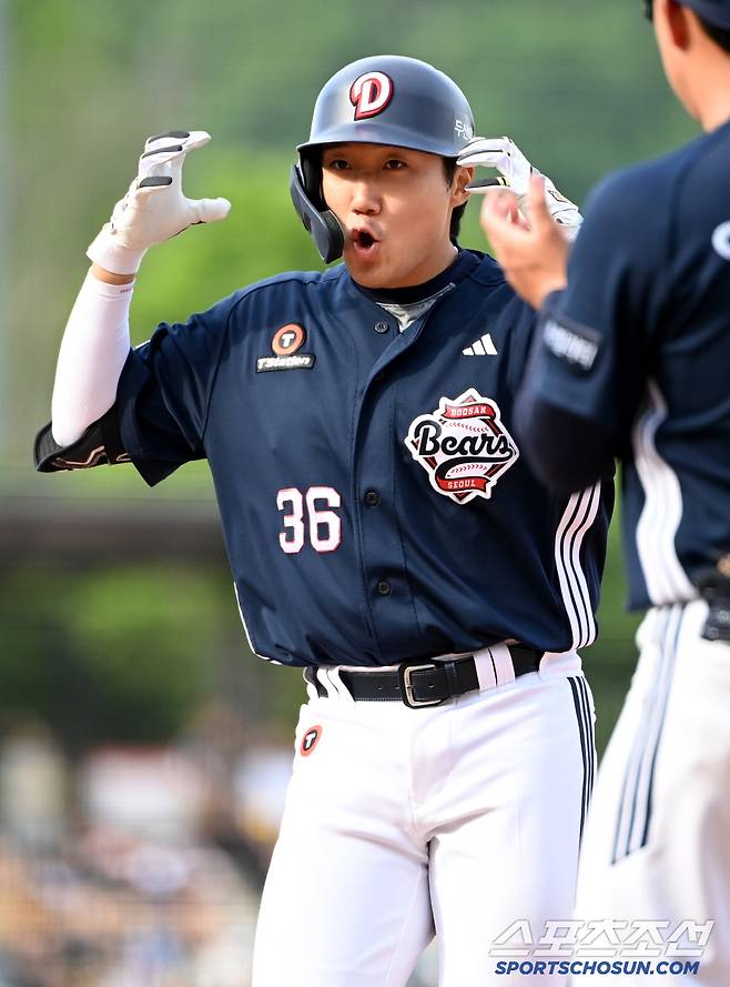 18일 광주KIA챔피언스필드에서 열린 두산과 KIA의 경기, 8회초 두산 추재현이 안타를 치고 기뻐하고 있다. 광주=허상욱 기자wook@sportschosun.com/2025.05.18/