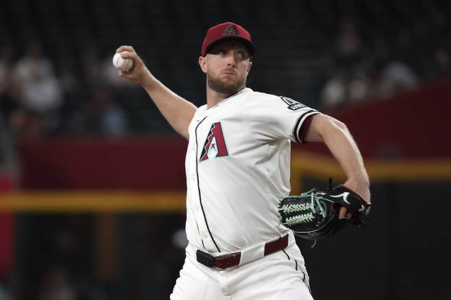 애리조나 선발 메릴 켈리가 1회초 투구를 하고 있다. AP연합뉴스