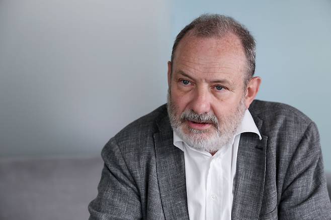 1일 오후 서울 종로구 서울글로벌센터 사무실에서 2016년 설탕세 도입 권고한 프란체스코 브랑카 전 WHO 영양국장이 본지와 인터뷰를 하고 있다. 2025.7.1 /박성원 기자