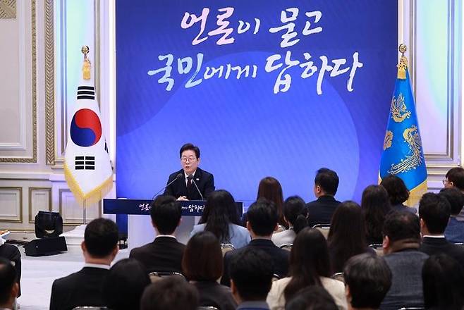 이재명 대통령이 3일 청와대 영빈관에서 열린 ‘대통령의 30일, 언론이 묻고 국민에게 답하다’ 기자회견에서 마무리 발언을 하고 있다. ⓒ뉴시스