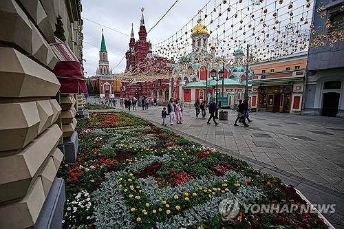 63년만에 최저 기온 기록한 7월 2일의 모스크바 거리 모습. [AP 연합뉴스]
