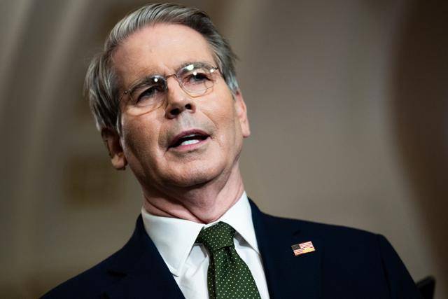 스콧 베선트 미 재무장관이 지난달 24일 미국 워싱턴 국회의사당에서 기자회견에 임하고 있다. 워싱턴=UPI 연합뉴스