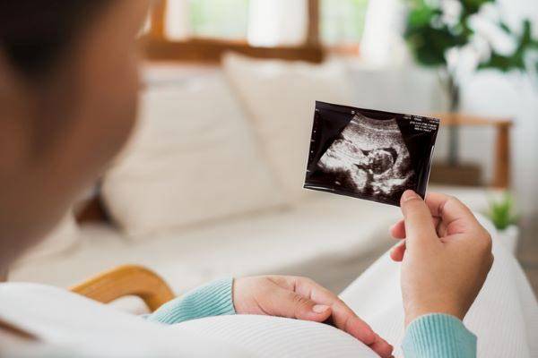 태아와 아빠가 닮았다는 주장이 친자 불확정성을 줄인다는 연구 결과가 발표됐다./사진=게티이미지뱅크