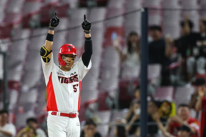 3일 광주 SSG전에서 결승타를 책임진 고종욱이 세리머니를 하고 있다. KIA 제공