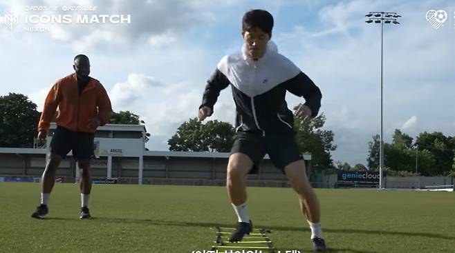 아이콘매치를 위해 몸을 만들고 있는 박지성. [사진 유튜브 슛포러브 캡처]