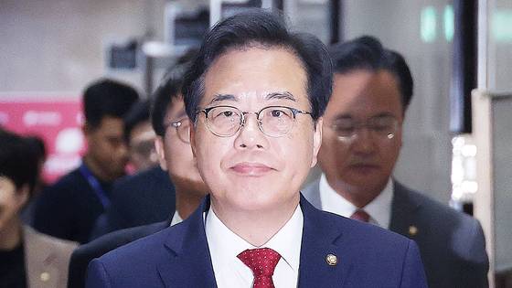 송언석 국민의힘 비상대책위원장 겸 원내대표가 3일 오전 서울 여의도 국회에서 열린 비상대책위원회의에 참석하고 있다. 뉴스1