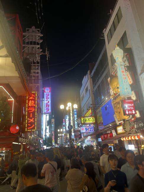 ▲ 오사카를 찾은 관광객들로 오사카 난바 지역이 붐비고 있다.