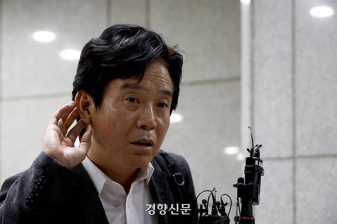 이재명 정부 첫 고용노동부 장관에 발탁된 김영훈 후보자가 24일 서울 중구 서울지방고용노동청에 마련된 인사청문회 준비단 사무실로 출근하며 취재진 질문을 듣고 있다. 2025.06.24 문재원 기자