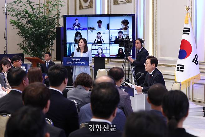 이재명 대통령이 3일 서울 종로구 청와대 영빈관에서 열린 취임 첫 공식 기자회견 ‘대통령의 30일, 언론이 묻고 국민에게 답하다’에 참석해 발언하고 있다. 2025.07.03. 김창길 기자