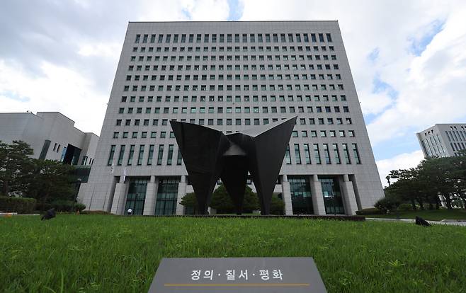 Prosecutor General Shim Woo-jung tendered his resignation on July 1, expressing strong concerns — albeit indirectly — about the prosecution reform being pursued by the Lee Jae Myung administration. The photo shows the Supreme Prosecutors’ Office in Seocho District, Seoul, on July 1. [YONHAP]