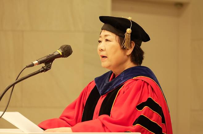 백인자 한세대학교 총장이 3일 여의도순복음교회 베들레헴성전에서 열린 2024 학위수여식에서 졸업생들에게 축사를 전하고 있는 모습.
