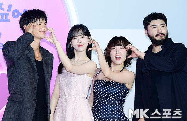 3일 오전 서울 용산구 CGV 용산에서 넷플릭스(Netflix)의 새로운 연애 리얼리티 예능 ‘모태솔로지만 연애는 하고 싶어’ 제작발표회가 진행됐다. 이날 자리에는 조욱형 PD, 김노은 PD, 원승재 PD, 서인국, 강한나, 이은지, 카더가든이 참석했다. / 사진 = 김영구 기자