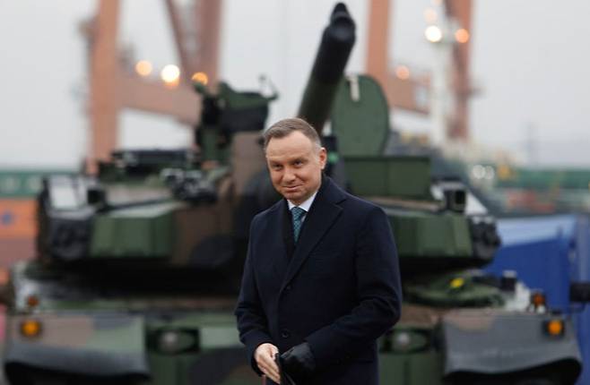 안제이 두다 폴란드 대통령이 2022년 12월6일(현지시간) 폴란드 그디니아항에서 열린 한국산 K9 자주포와 K2 전차 입고식에 참석해 기자회견을 하고 있다. / AP=뉴시스