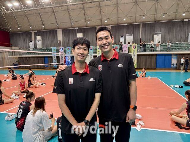 정관장 이강주 코치와 고희진 감독./마이데일리