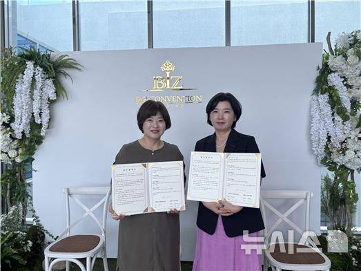 [김해=뉴시스] 김해시 공공형 예식장 비즈컨벤션 협약. (사진=김해시 제공). 2025.07.03. photo@newsis.com