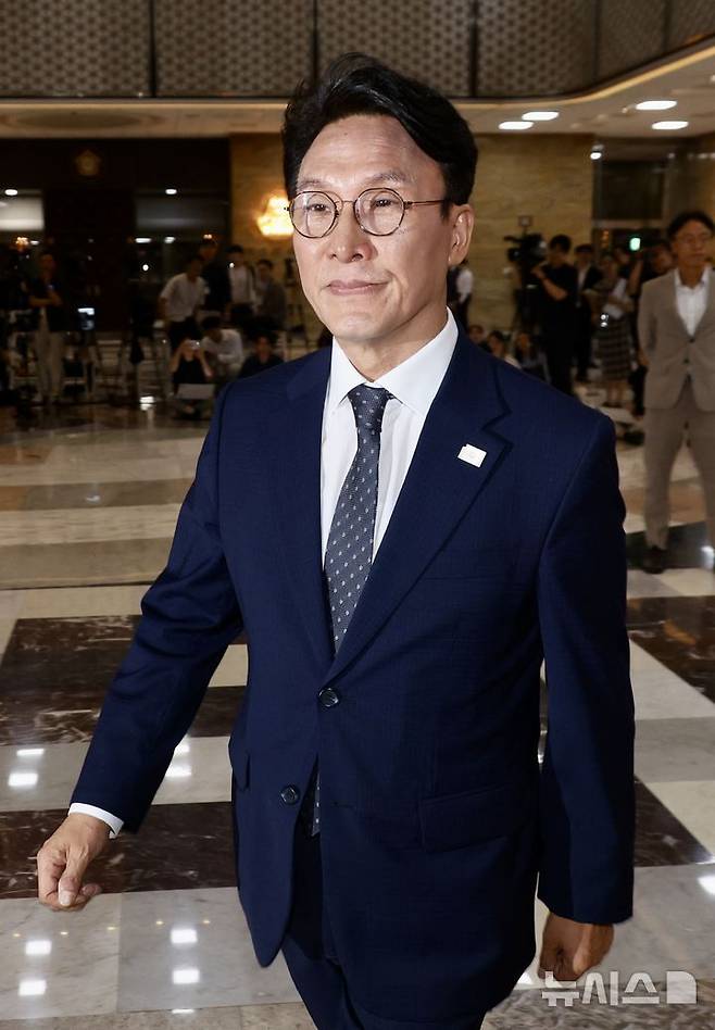 [서울=뉴시스] 조성봉 기자 = 김민석 국무총리 후보자가 3일 오후 서울 여의도 국회에서 열린  본회의에 참석하고 있다.2025.07.03. suncho21@newsis.com