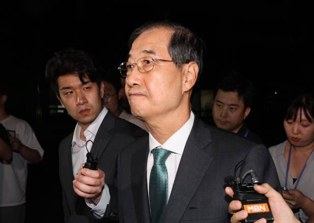 ▲한덕수 전 국무총리가 2일 서울 서초구 서울고검에서 내란특검 조사를 받은 뒤 청사를 떠나고 있다. ⓒ연합뉴스