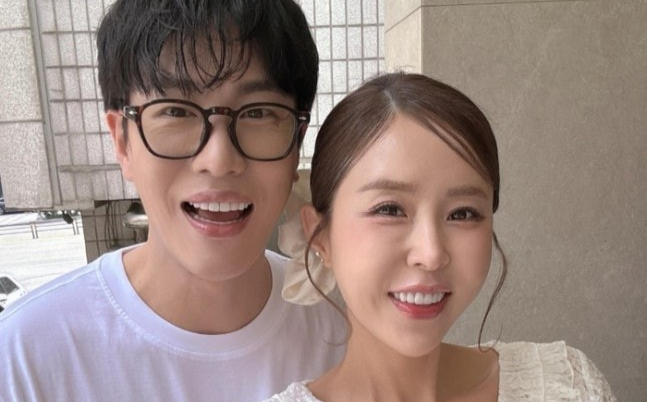 가수 문원과 코요태 신지. 인스타그램 캡처.