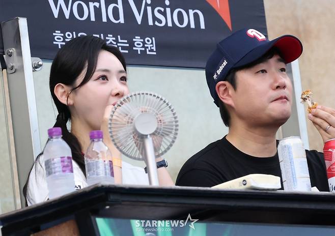 [포토] 배성재-김다영 부부, 직관도 식후경