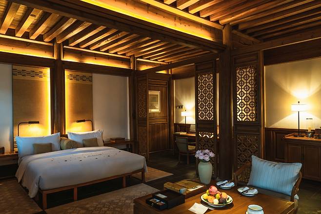 코트야드 스위트 객실 전경