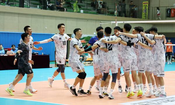 국군체육부대 선수들 환호, OK저축은행에 3-1 승리.