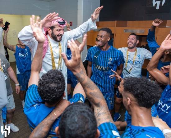 이미 부자 구단인 알힐랄(사우디아라비아)이 축구에서 새 역사를 만들자 엄청난 승리 수당을 선수들에게 줬다.&nbsp;  글로벌 축구 매체 '원풋볼'이 지난 2일(한국시간) 맨체스터 시티(잉글랜드)를 꺾은 알힐랄이 선수들에게 엄청난 금액의 보너스를 줬을 거라고 보도했다.&nbsp;알힐랄