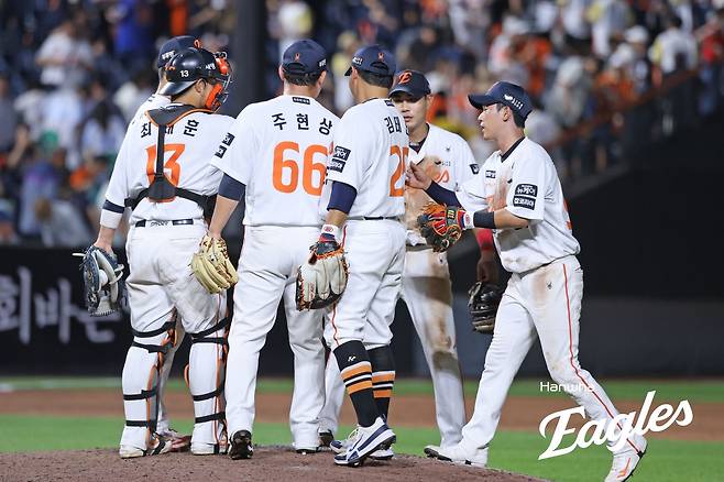 한화 이글스는 3일 대전 한화생명 볼파크에서 2025 신한 SOL Bank KBO리그 NC 다이노스와의 홈경기에서 주중 3연전 위닝시리즈에 도전한다. 경기 전까지 시즌 전적 46승33패1무(승률 0.582)로 여전히 단독 1위에 자리해 있다. 한화 이글스