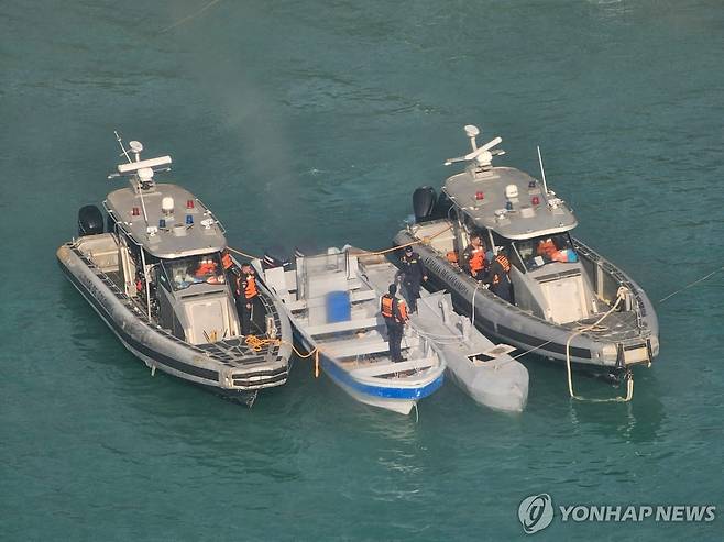 콜롬비아 해군에 적발된 무인 반점수정 [콜롬비아 해군 제공. AFP 연합뉴스 자료사진. 재판매 및 DB 금지]