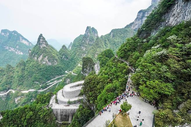 케이블카에서 바라본 99굽이길과 귀곡잔도 [사진/백승렬 기자]
