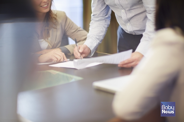 직장인 10명 중 4명은 새 정부가 가장 시급하게 해결해야 할 노동 과제로 '비정규직 문제'를 꼽았다. ⓒ베이비뉴스