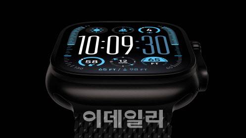 애플워치 울트라2 블랙 티타늄 모델(사진=애플)