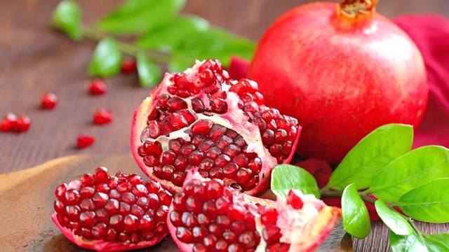 석류는 자외선에 의한 피부 세포 손상을 줄여 준다┃출처: 게티이미지뱅크