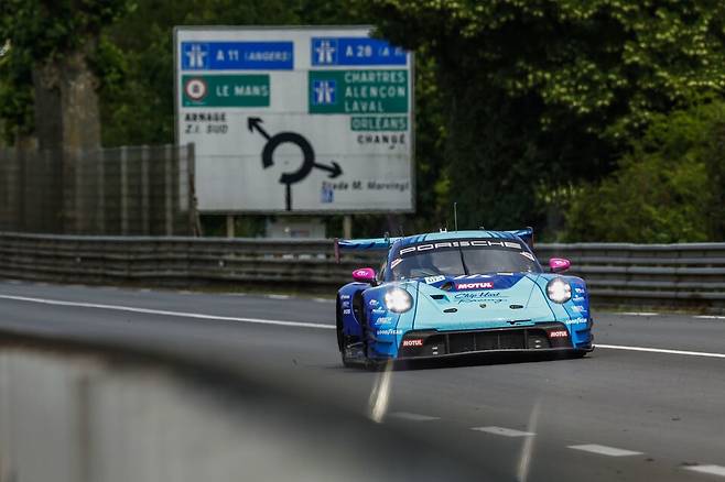 강렬한 등장과 함께 번개처럼 사라진 포르쉐 911. 현실에서 우승은 못 했다.