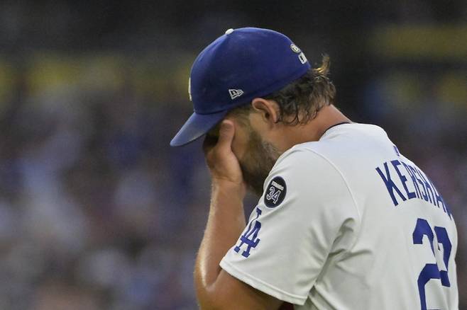 Jul 2, 2025; Los Angeles, California, USA;  Los Angeles Dodgers pitcher Clayton Kershaw (22) walks off the mound during the third inning against the Chicago White Sox at Dodger Stadium. Mandatory Credit: Jayne Kamin-Oncea-Imagn Images







<저작권자(c) 연합뉴스, 무단 전재-재배포, AI 학습 및 활용 금지>