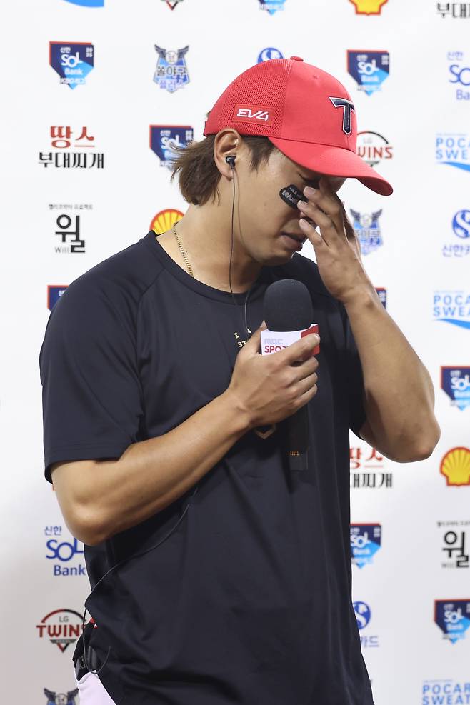 인터뷰 도중 가족 생각에 눈물을 흘린 KIA 타이거즈 고종욱. 사진제공=KIA 타이거즈