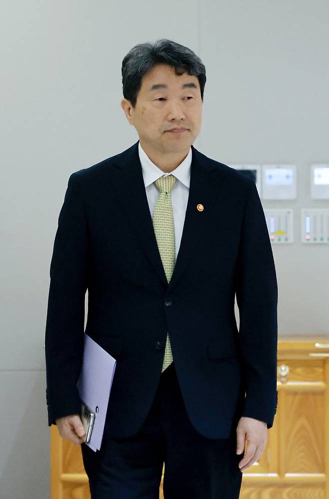 이주호 국무총리 직무대행 부총리 겸 교육부 장관이 지난 1일 서울 용산 대통령실 청사에서 열린 국무회의에 참석하고 있다./대통령실통신사진기자단